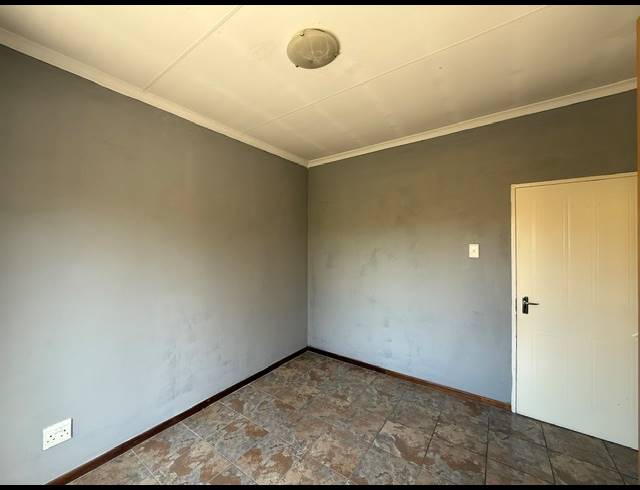 3 BEDROOM FLAT FOR SALE IN CASTLEVIEW